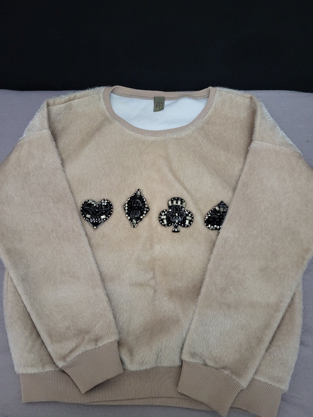 Pull  beige foncé avec strass de la marque JIJIL