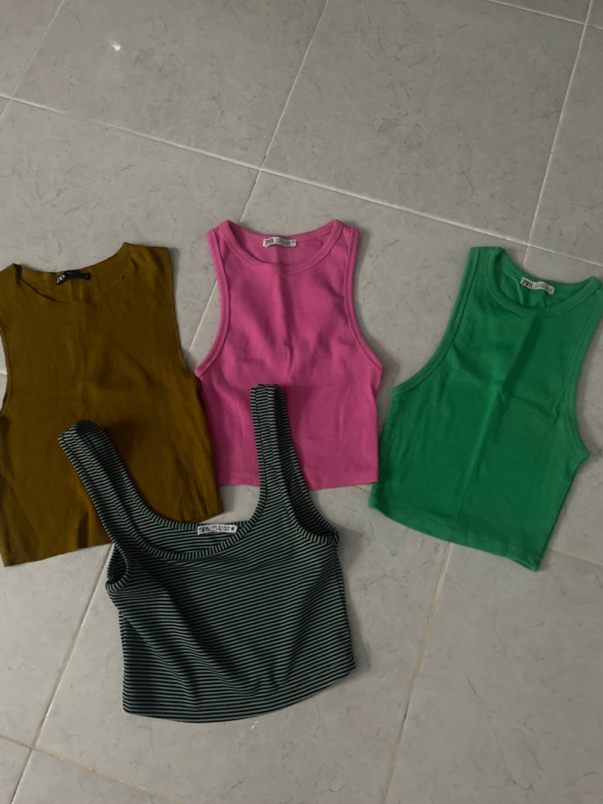 4 tops zara taille s 