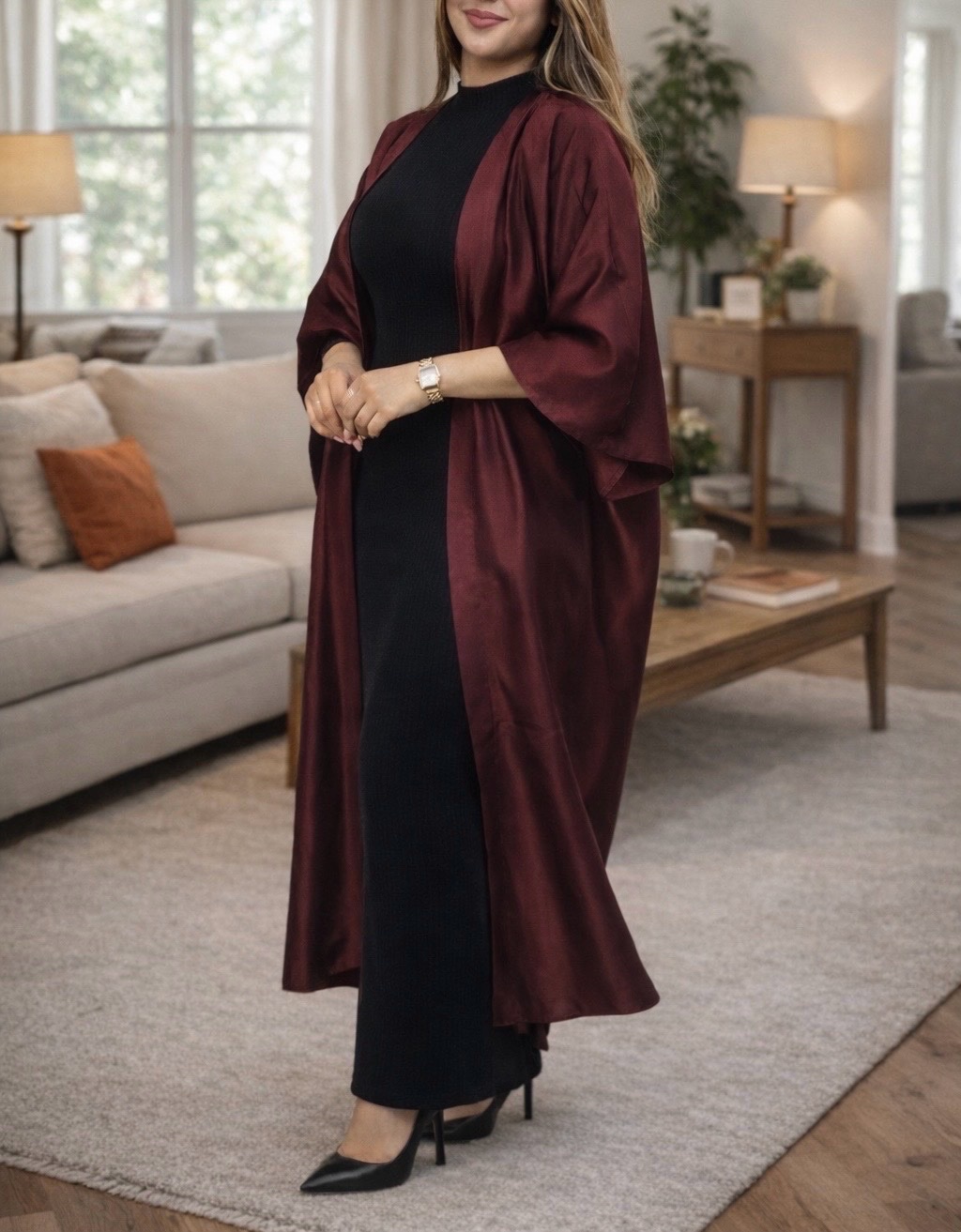Abaya élegante et chic satin avec une robe ajustée