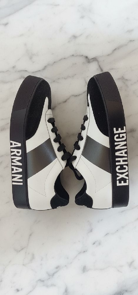 Magnifiques Baskets Armani sport chic, unisex. Sublimes baskets de ville Édition limitée.
