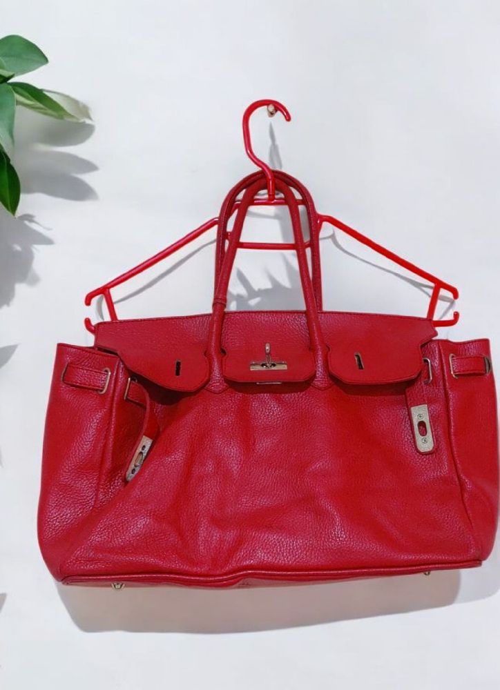 Joli Grand sac rouge, style Birkin d'Hermes.