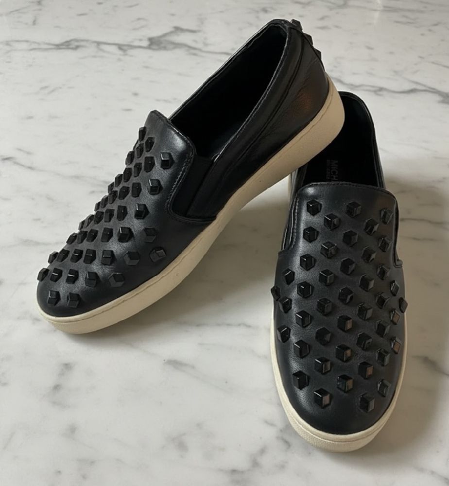 Baskets à clous scintillants Michael Kors. Casual Chic
