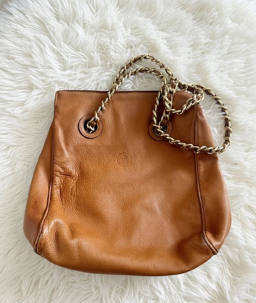 Sac moyen modèle Format en cuir camel.  Chloé. 