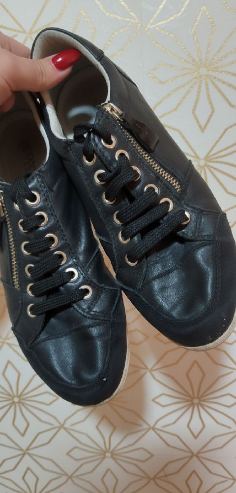 Baskets de ville en cuir Geox. 