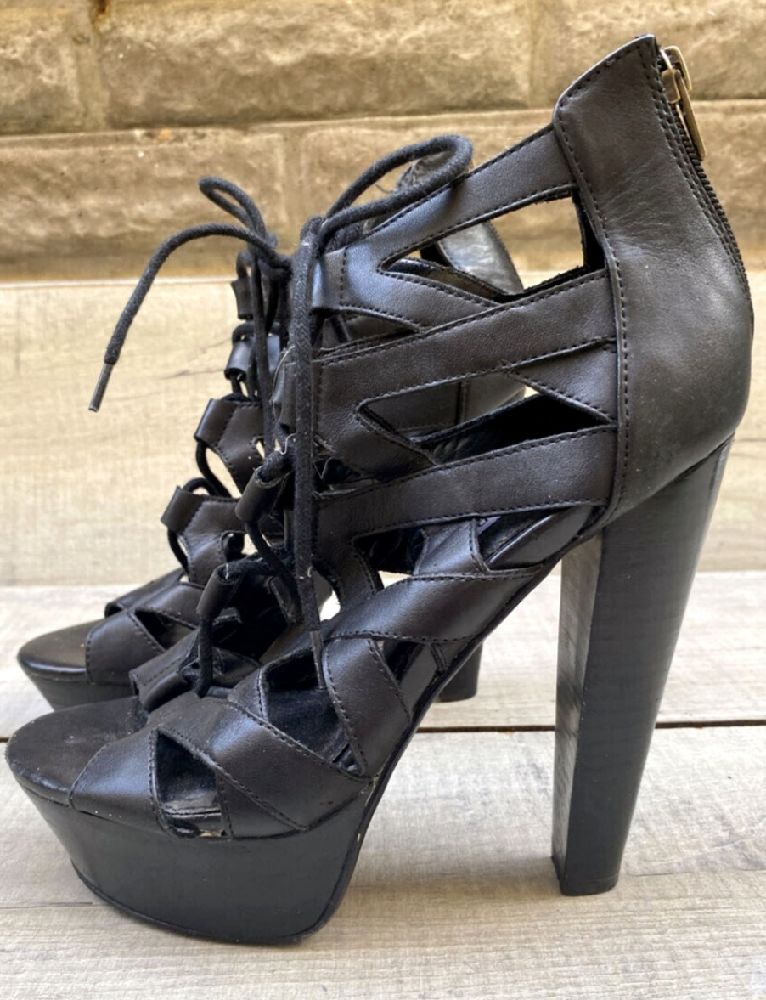 Sandales talons plates-formes Steve Madden. 