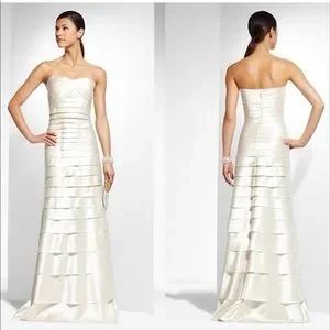 Robe pour fiançailles, soirées de fiançailles, mariages..ect. Le même modèle que porte le mannequin. 
