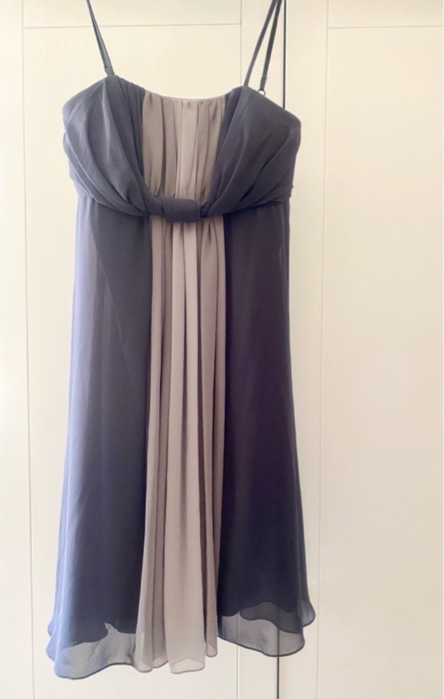 Robe très peu portéé