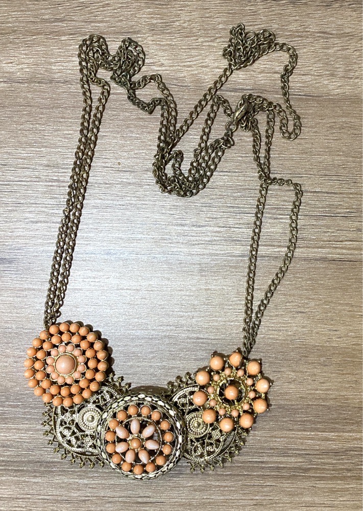 collier jamais porté