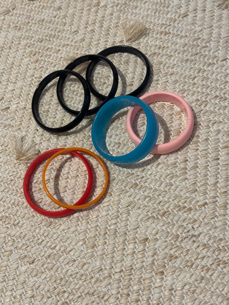 7 bracelets 