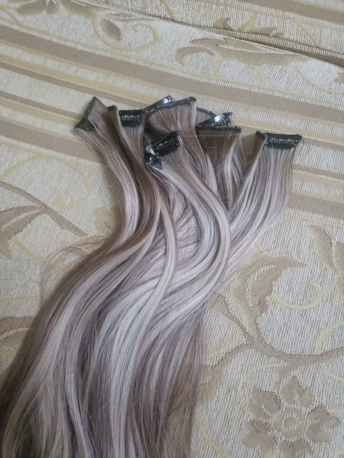 Extensions "copie conforme" : effet naturel garanti, supporte le lisseur et le sèche-cheveux !