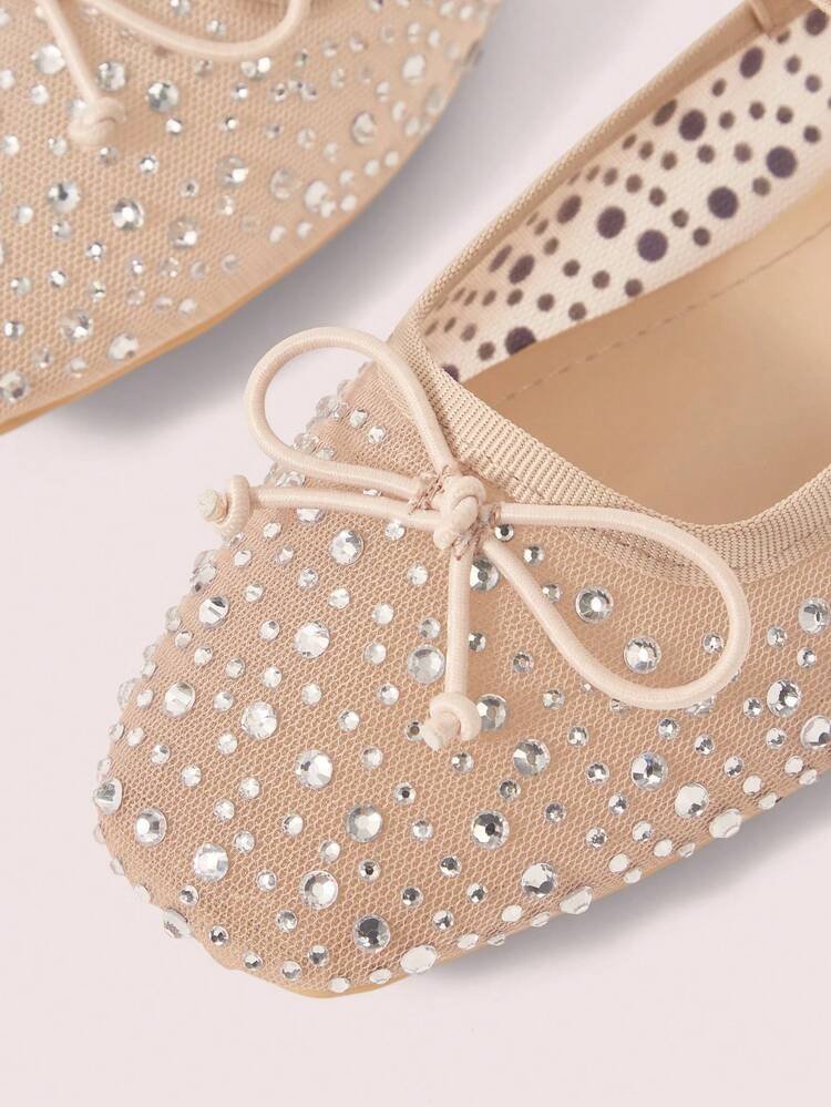 Une ballerine de la gamme CUCCOO de chez SHEIN.