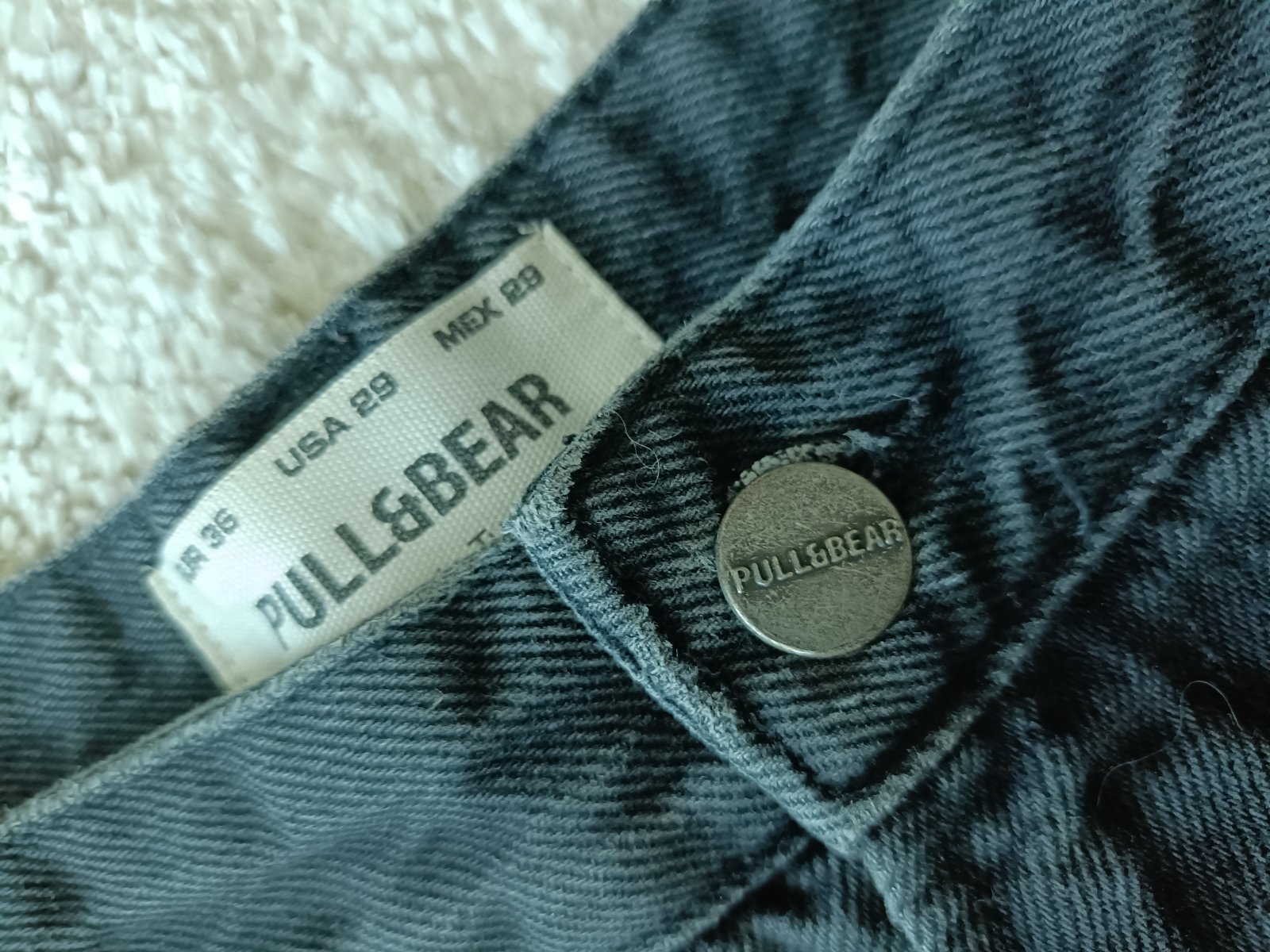 Jean cargo de style skateur de la marque Pull&Bear. 