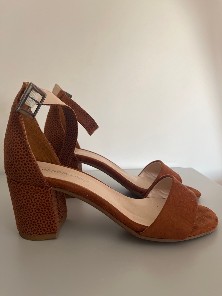 Chaussures marrons jamais portees 