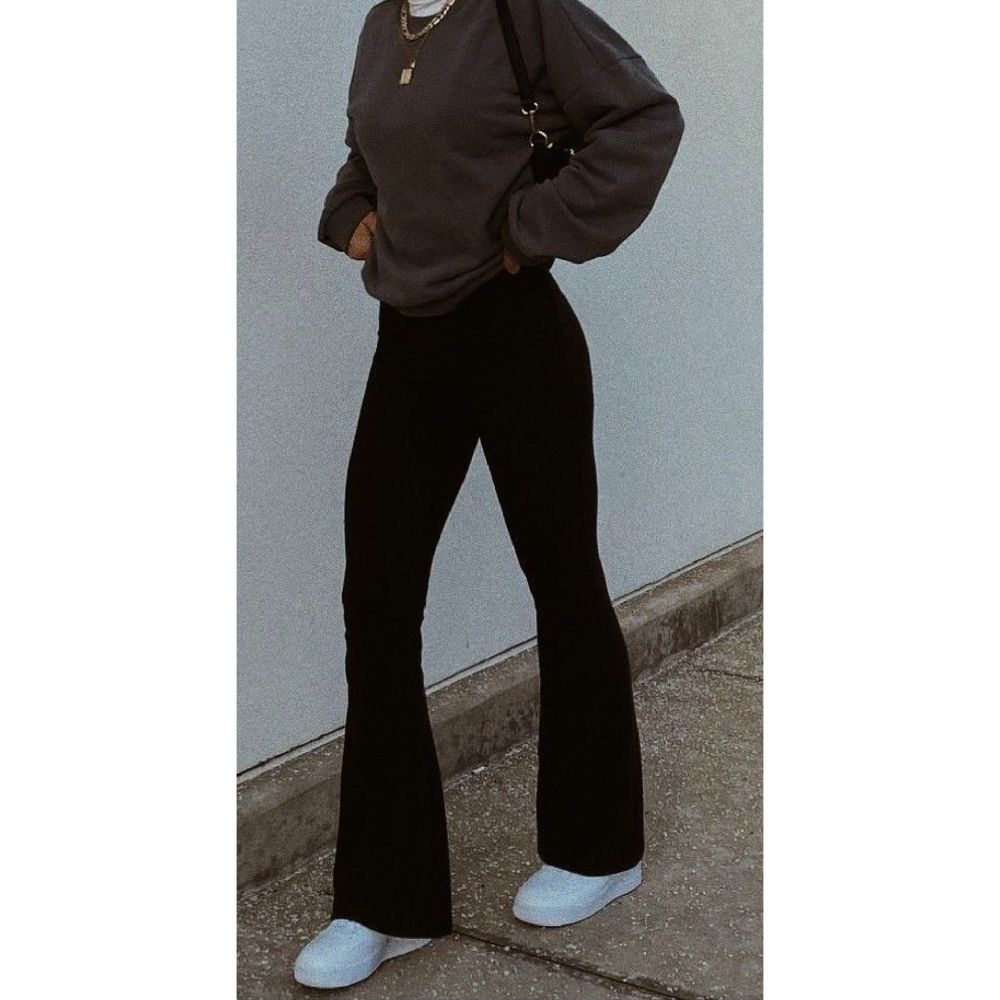 pantalon noir flare