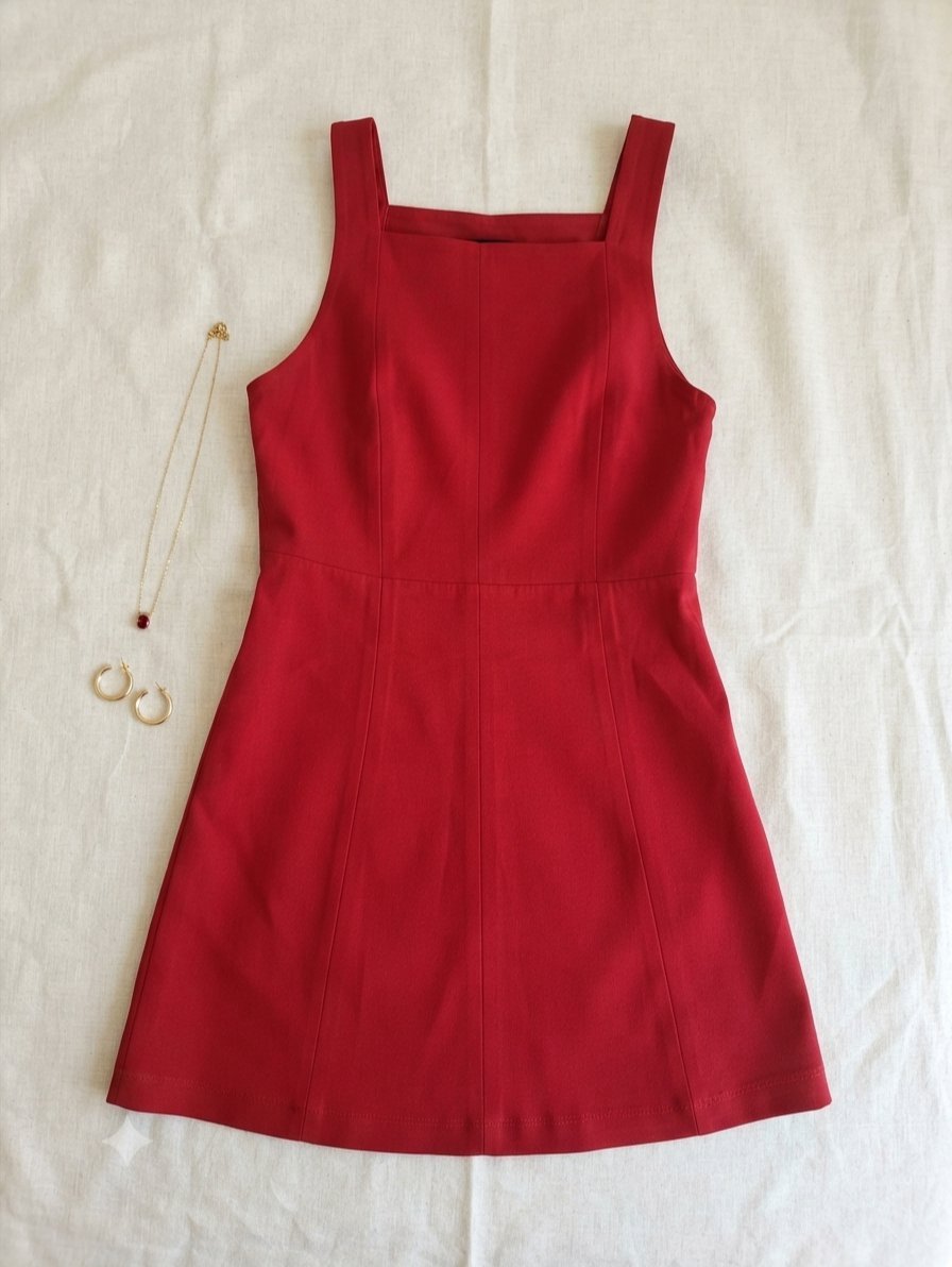 Robe rouge élégante sans manches