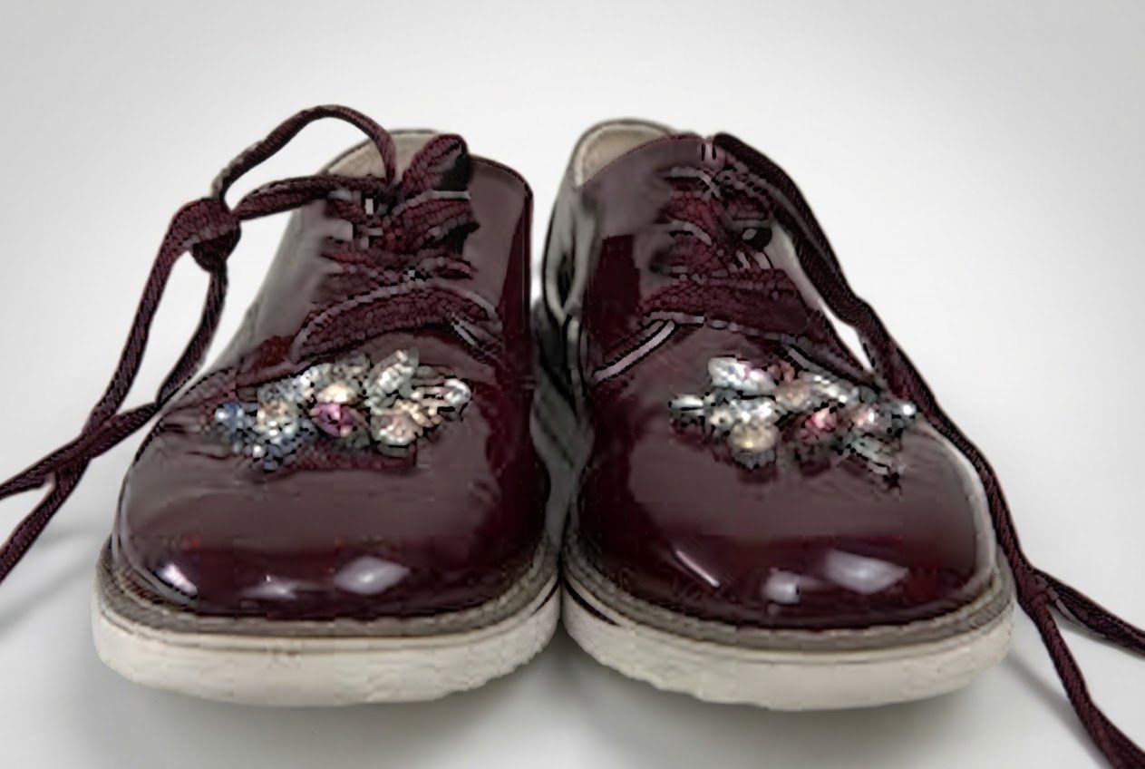 Titre : Chaussures de fête Zara Girls - Pointure 28 - Très bon étatDescription :Je vends de magnifiques chaussures officielles pour fille de chez Zara Girls Collection, importées de France 🇫🇷. Idéales pour les fêtes, les mariages ou les sorties élégantes.