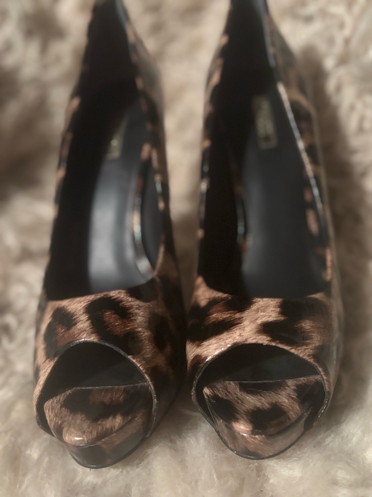 Des escarpins leopard guess 