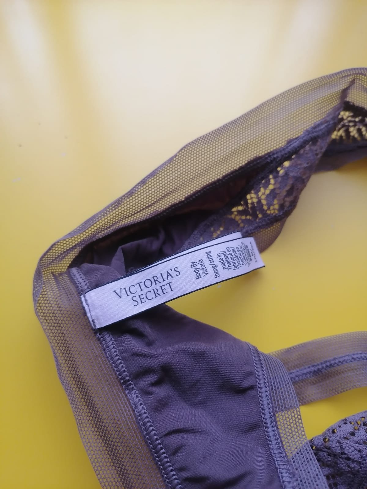 String / thong  victoria's secret 