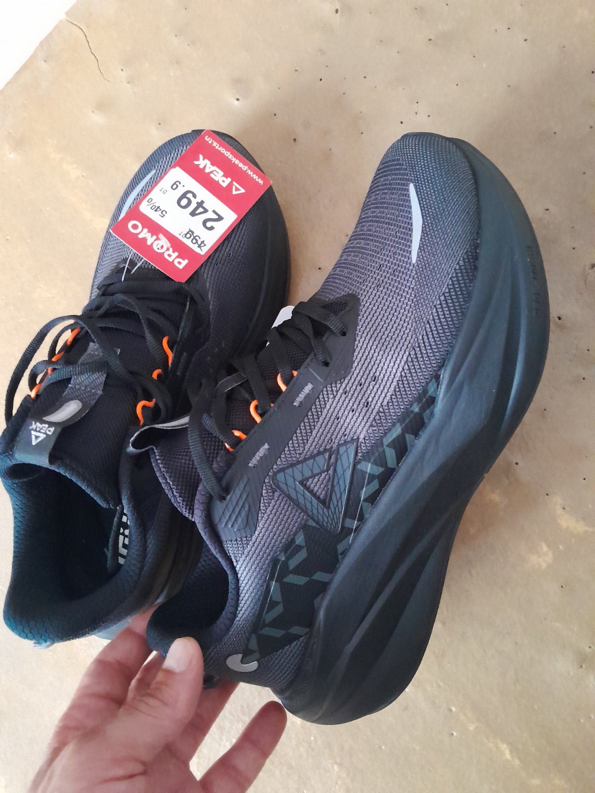 Chaussure peak jamais portée 