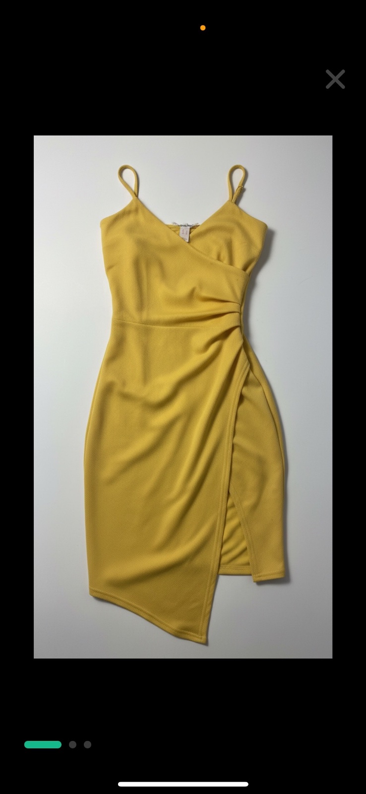 Robe jaune ajusté avec fonte 