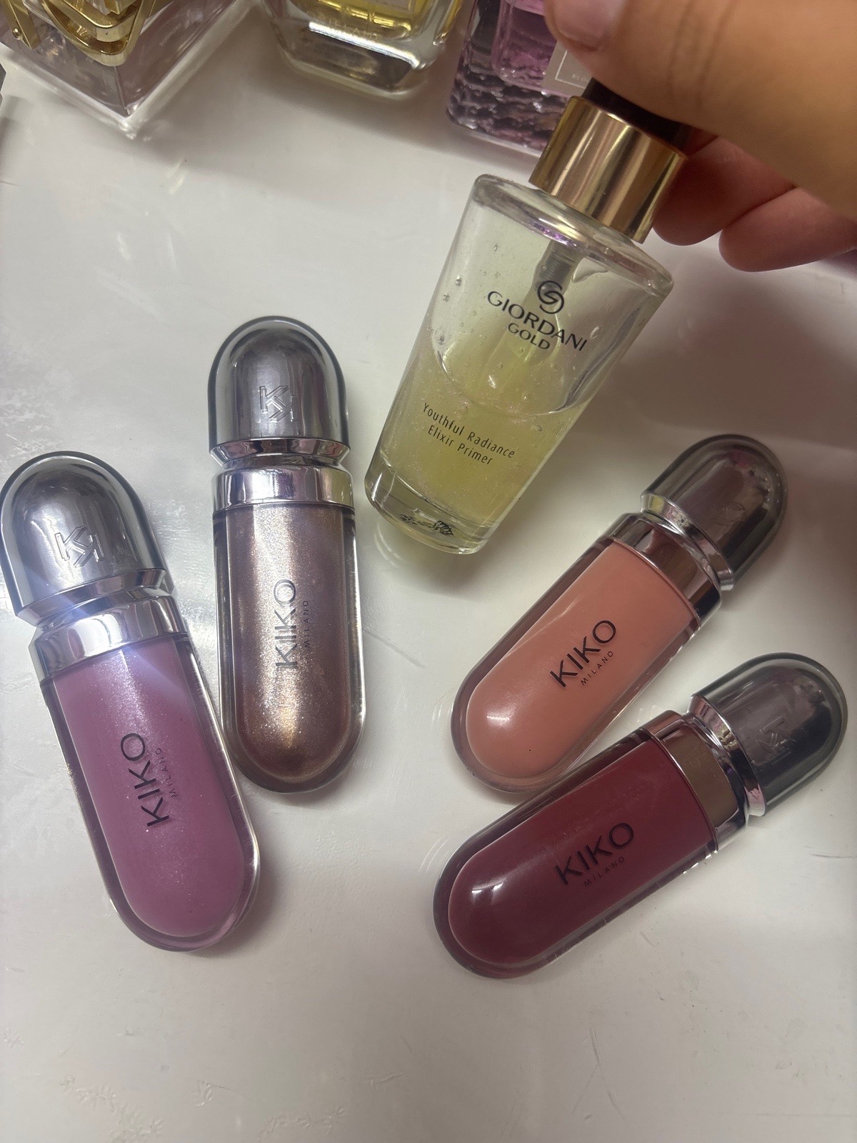 Lot de 3 gloss kiko neuf avec un primer pailletée cadeau de chez oriflame