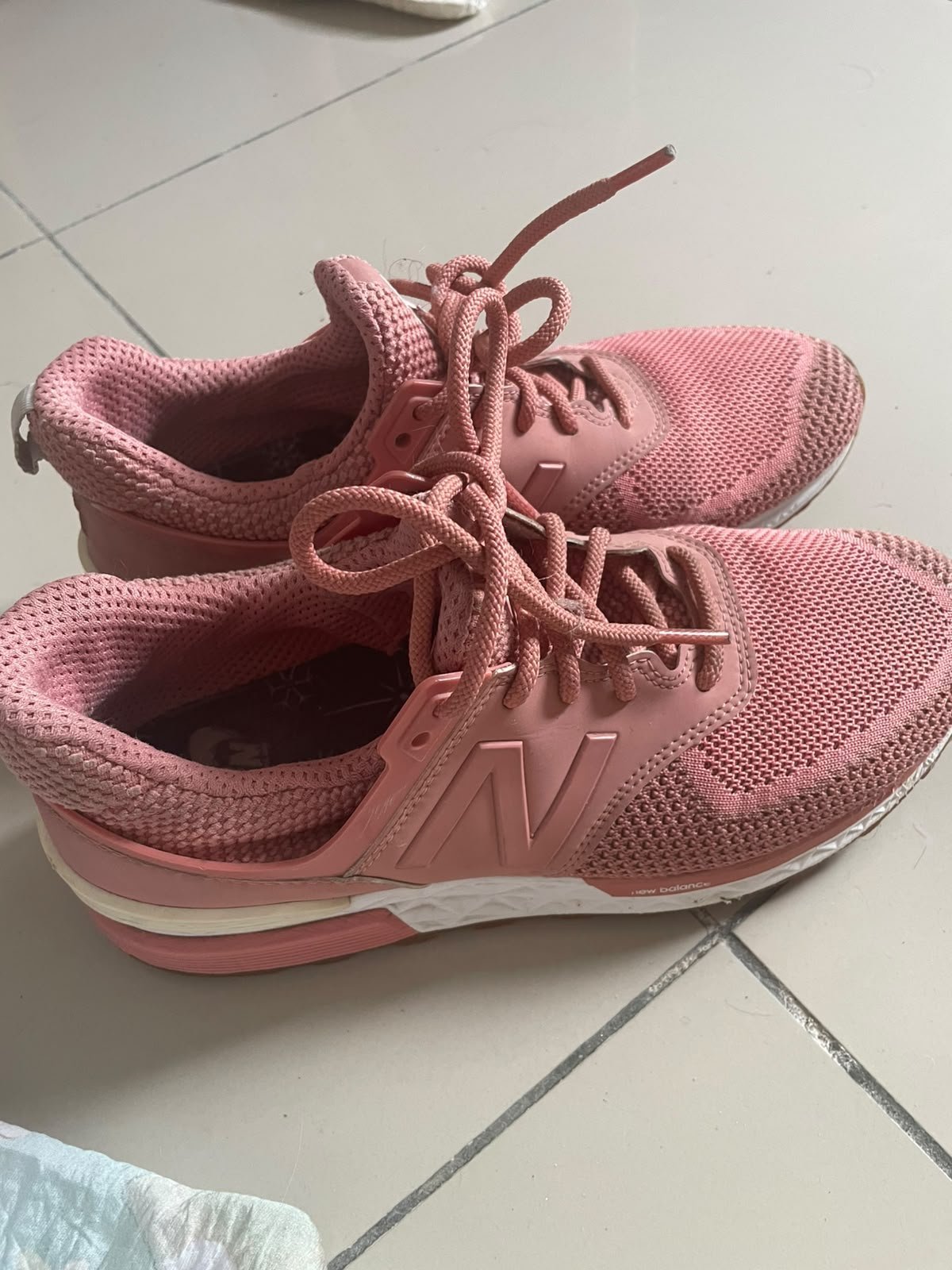 Basket new balance dorigine porte un peu 