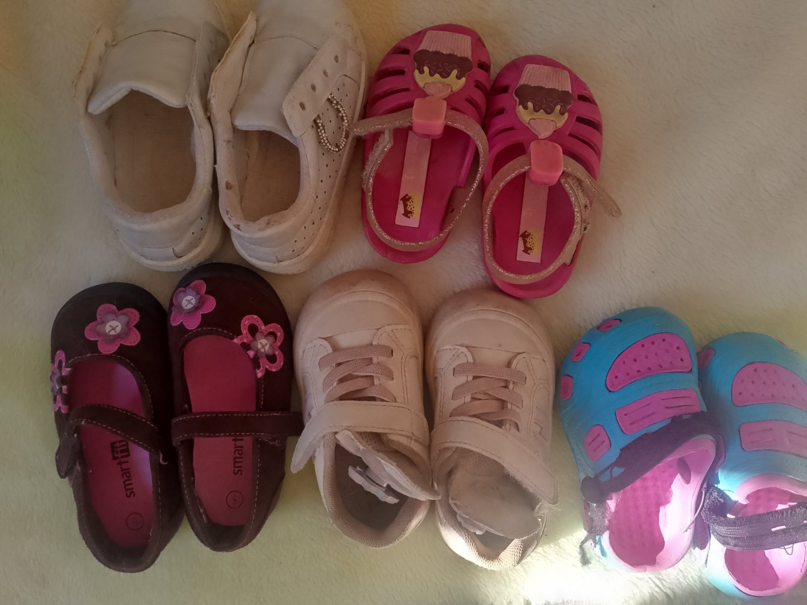 Un lot chaussures 