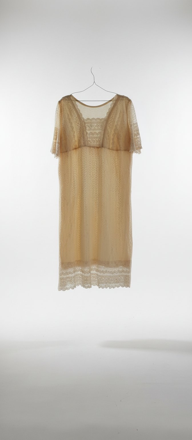 Jolie robe en dentelle avec une doublure taftata