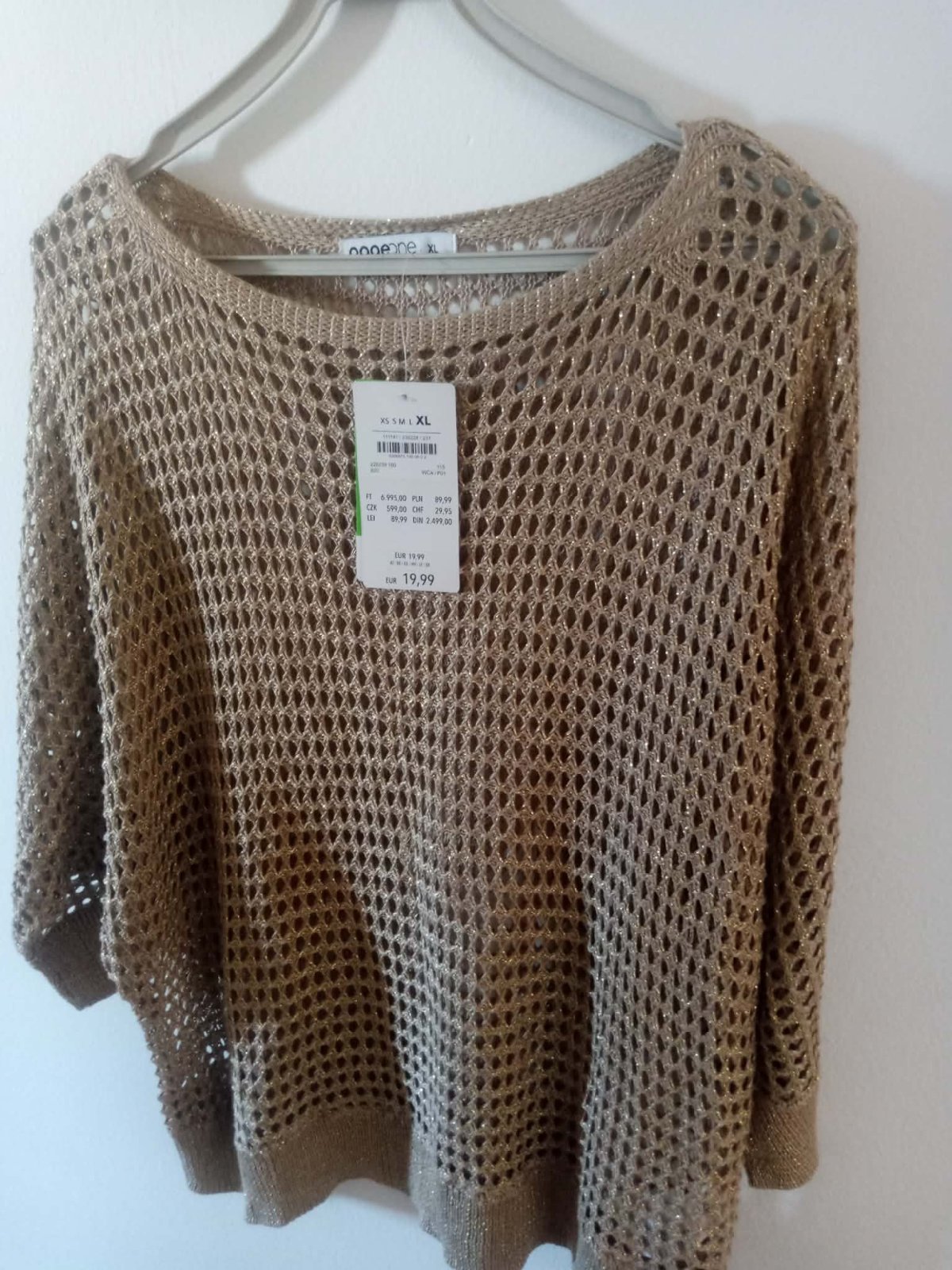Pull crochet doré 