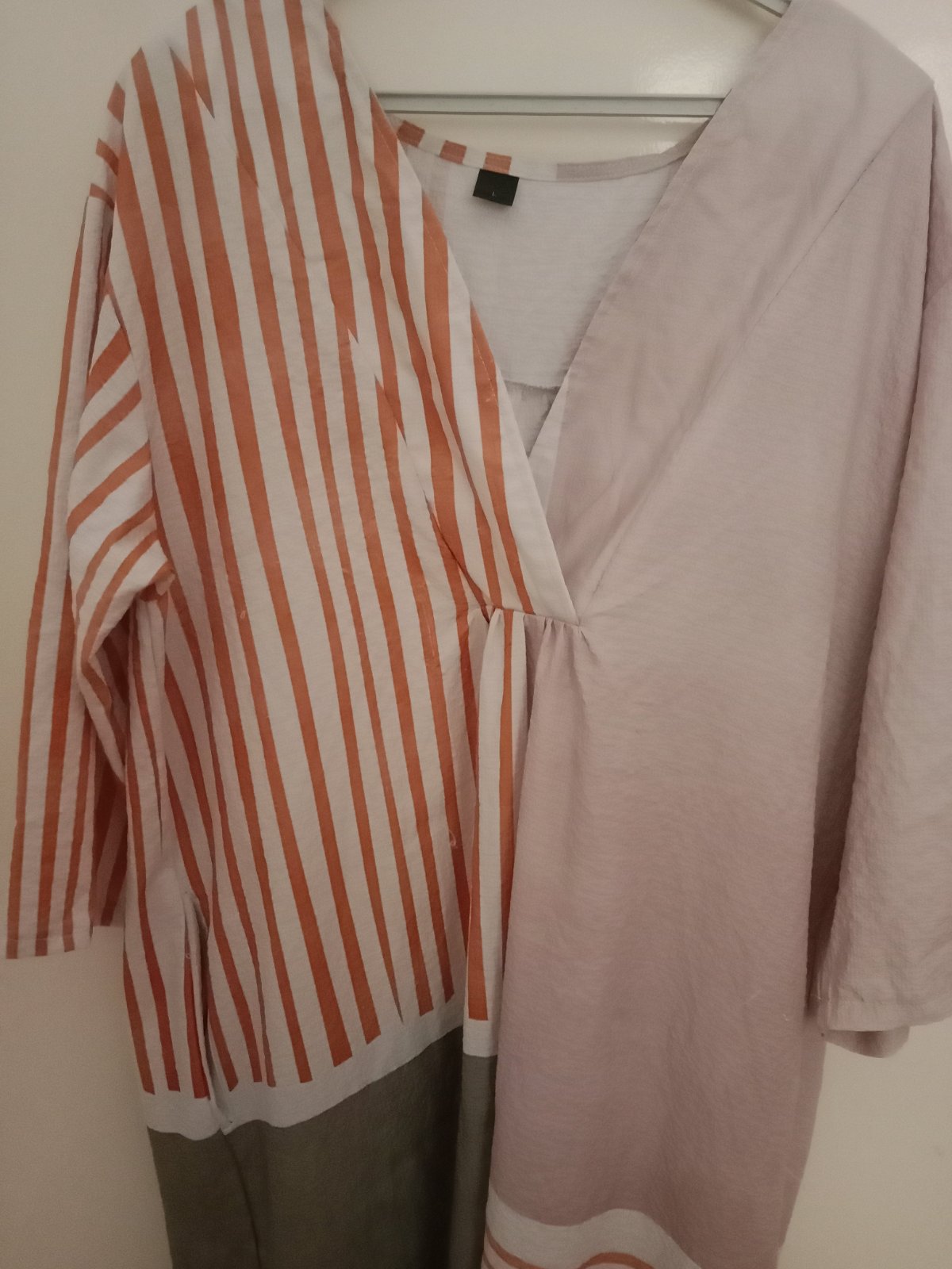Robe longue fluide à motifs rayés 