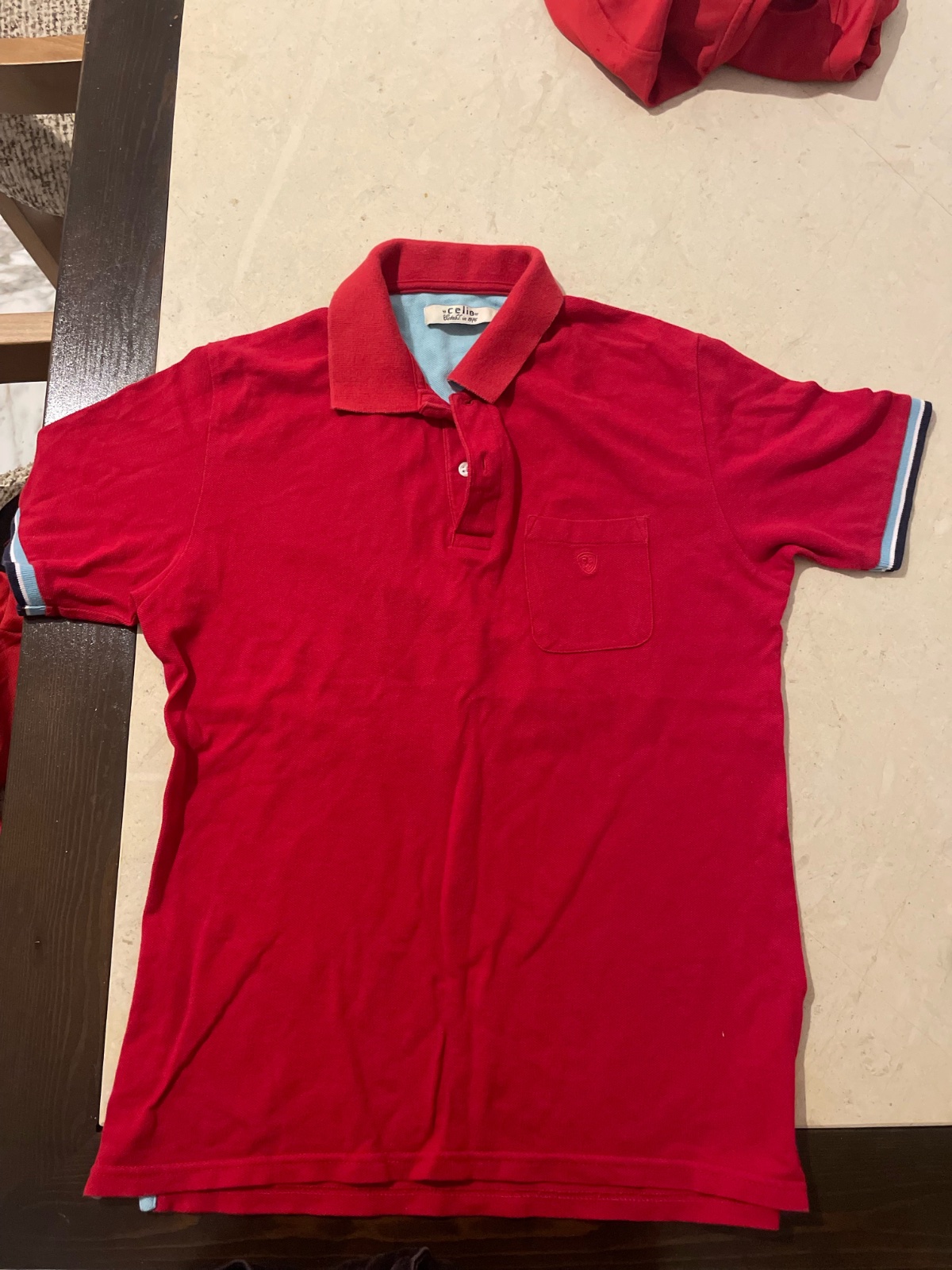 T-shirt polo.
