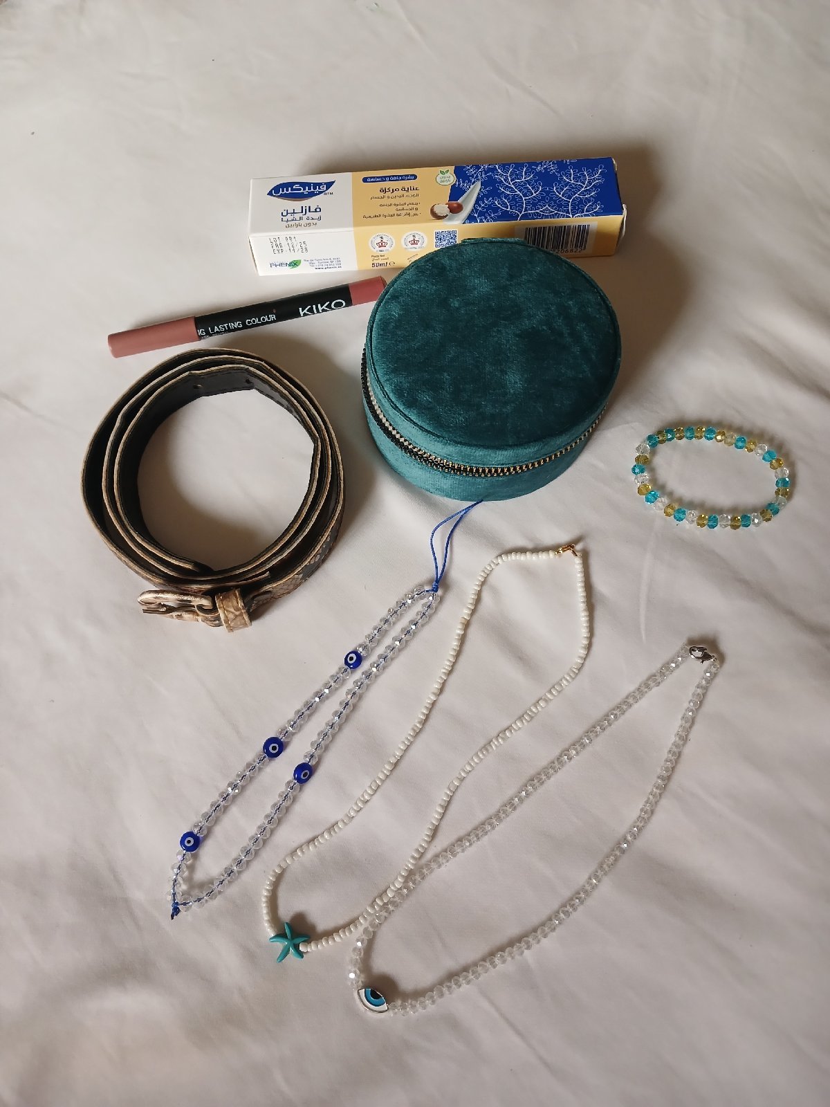 Lot boite des accessoires et bijoux