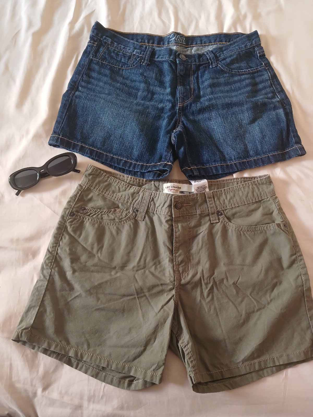 2 shorts taille 40 et lunettes