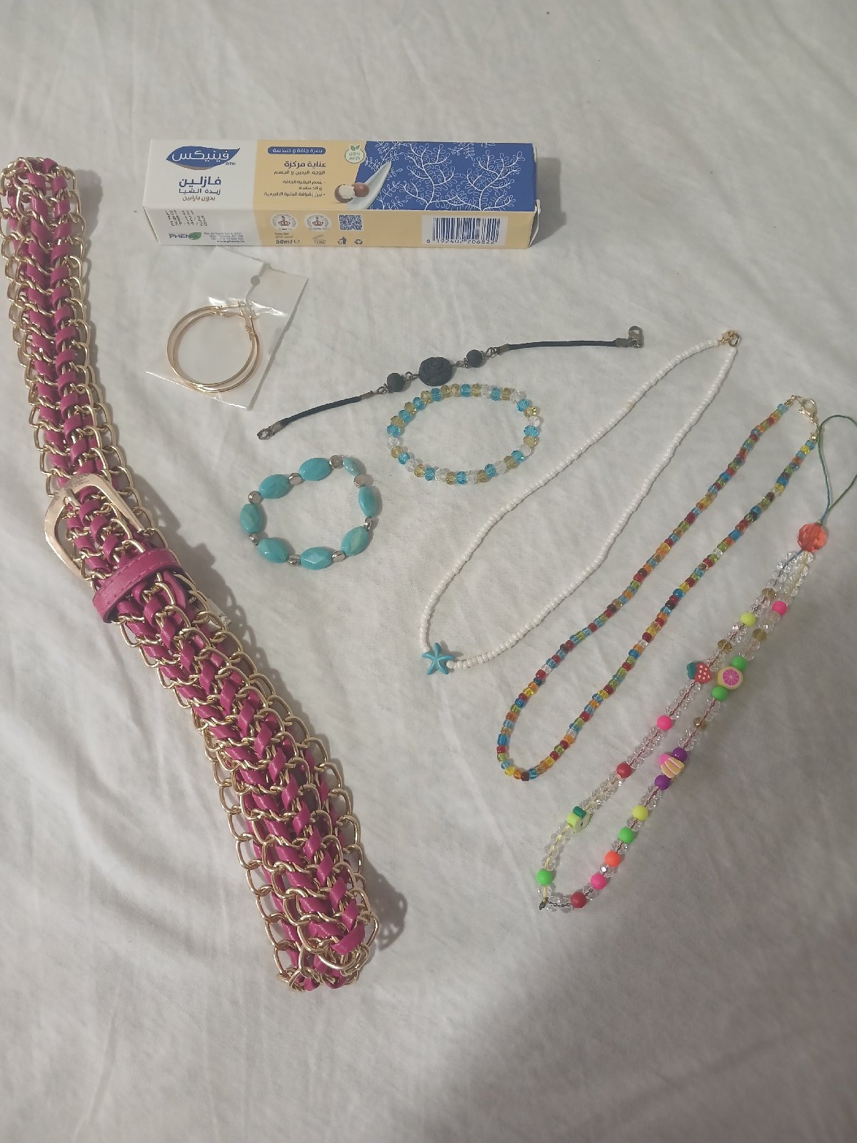 Lot des bijoux creme vasline et ceinture a 10dt
