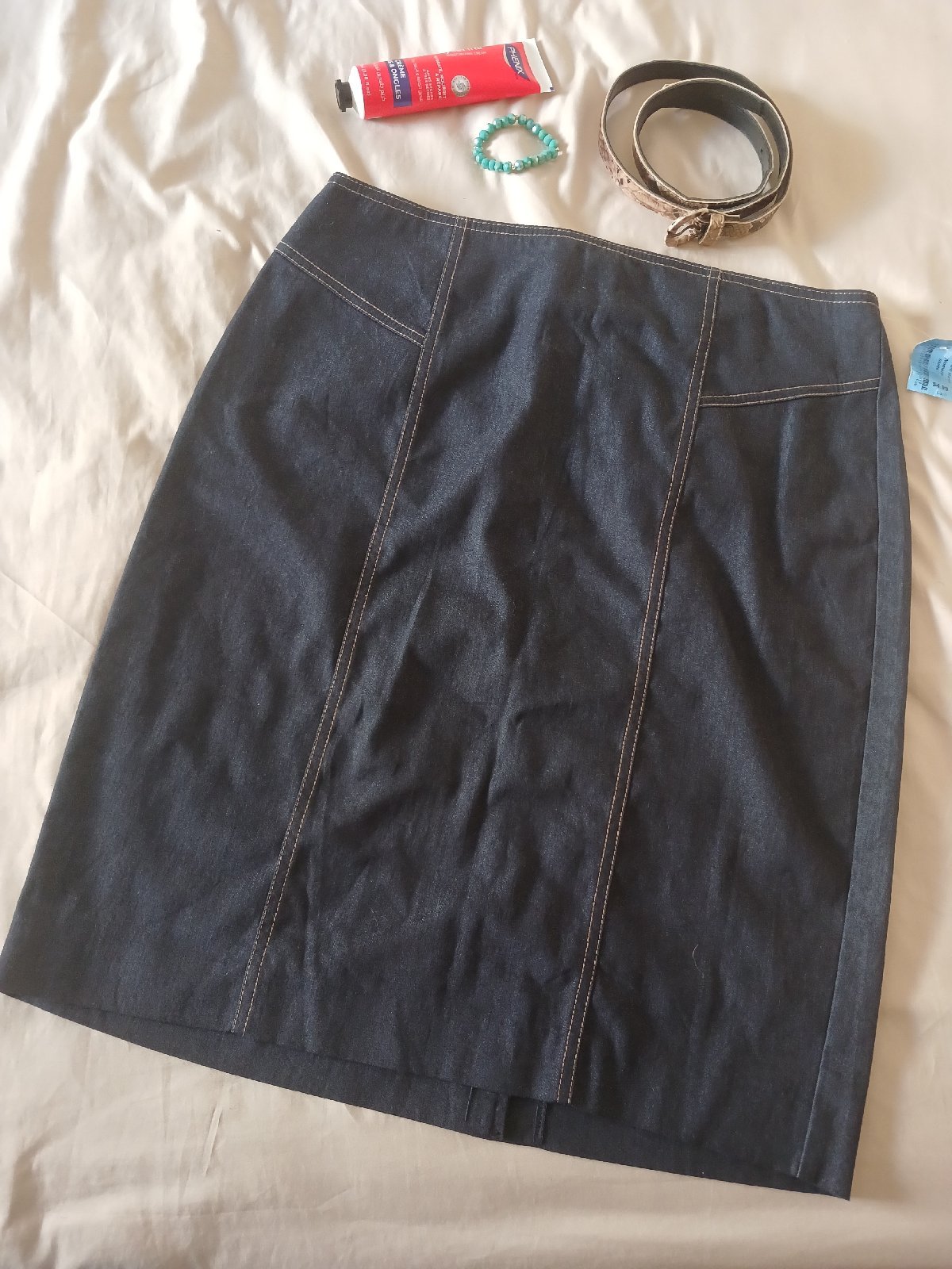 Jupe droite en djean et des cadeau