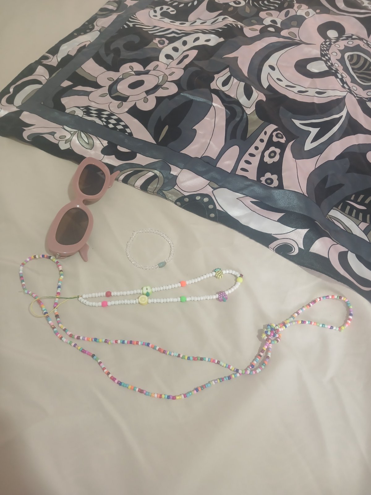 Lot foulard lunettes et accessoires