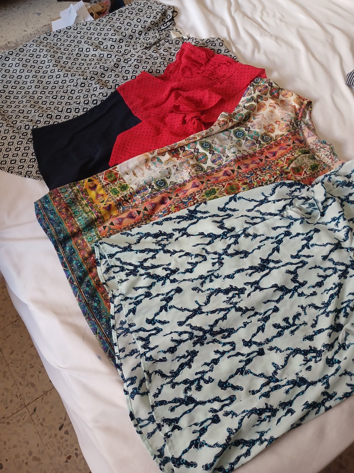 Liquidation 3 chemises et pull