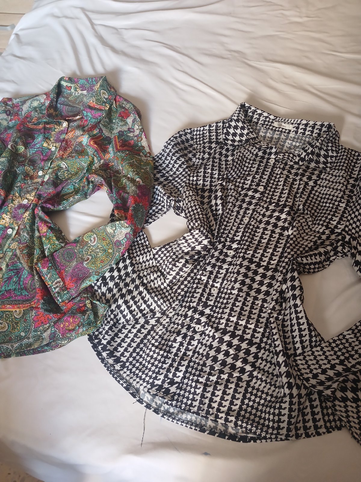 2 chemises en satin