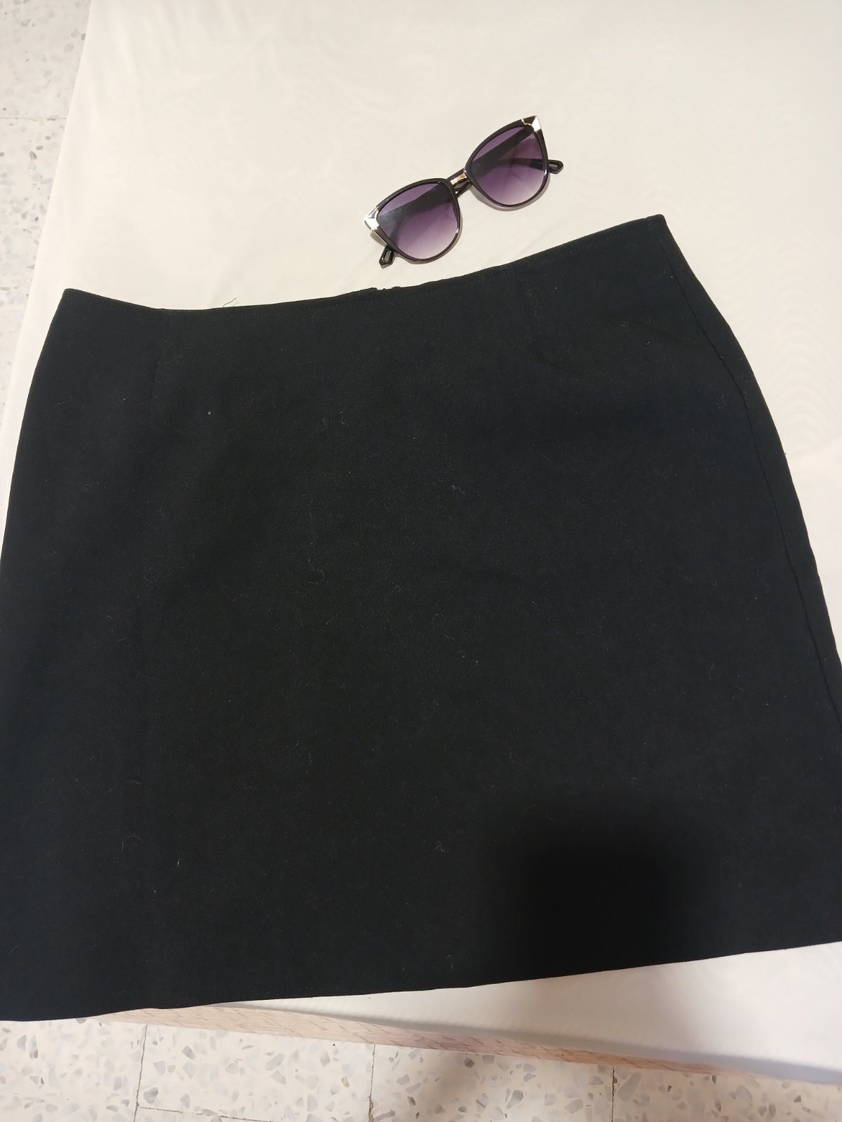 Un mini noir avec lunettes