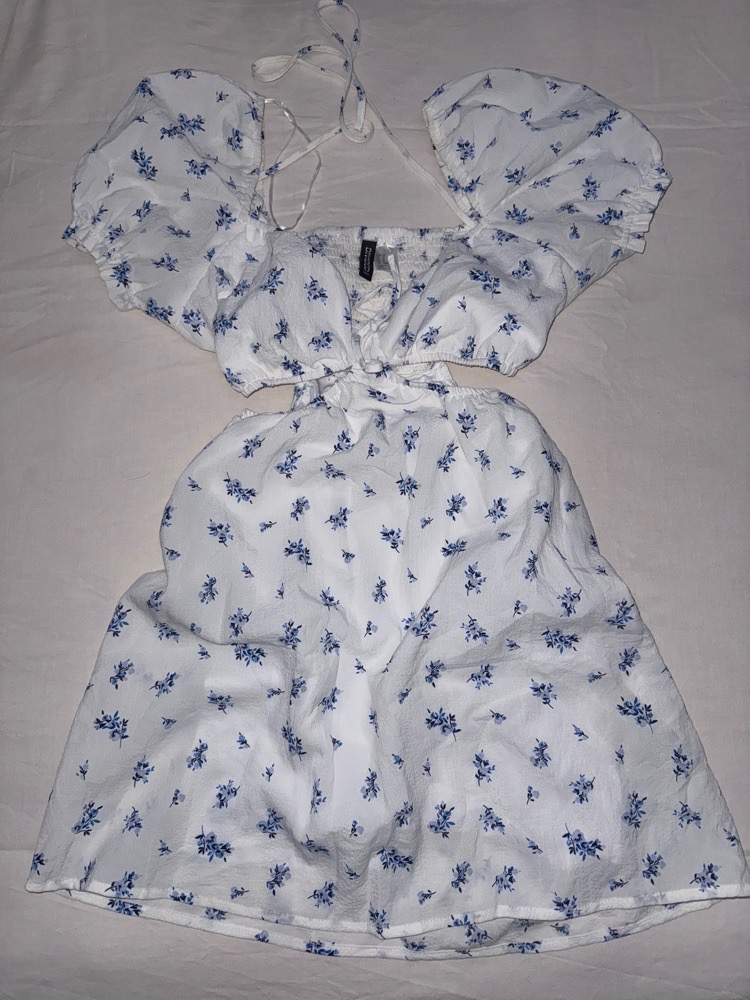 Robe blanche fleurie 