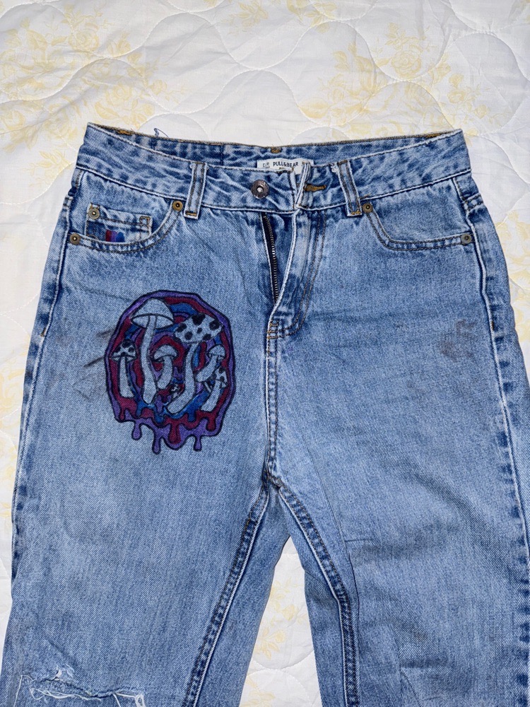 pantalon jeans foncé déchiré