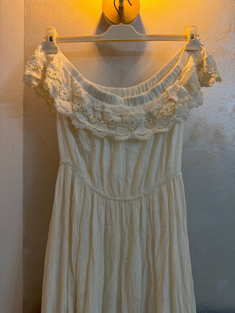 Robe longue blanche en coton avec dentelle