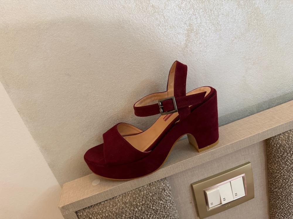 Talons rouges bordeaux – Élégants et confortables !