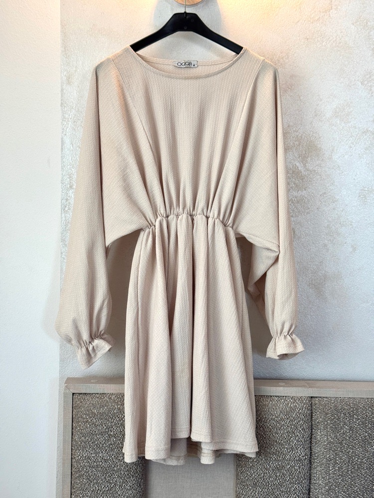 Robe beige fluide à manches longues