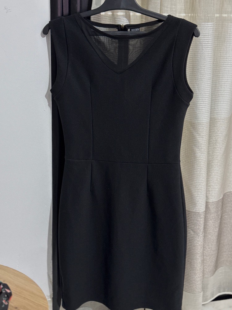 Robe noire courte sans manches - Marque BECKY