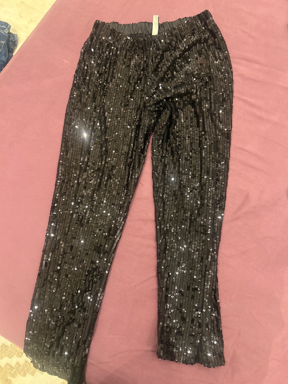 Pantalon noir a sequins 