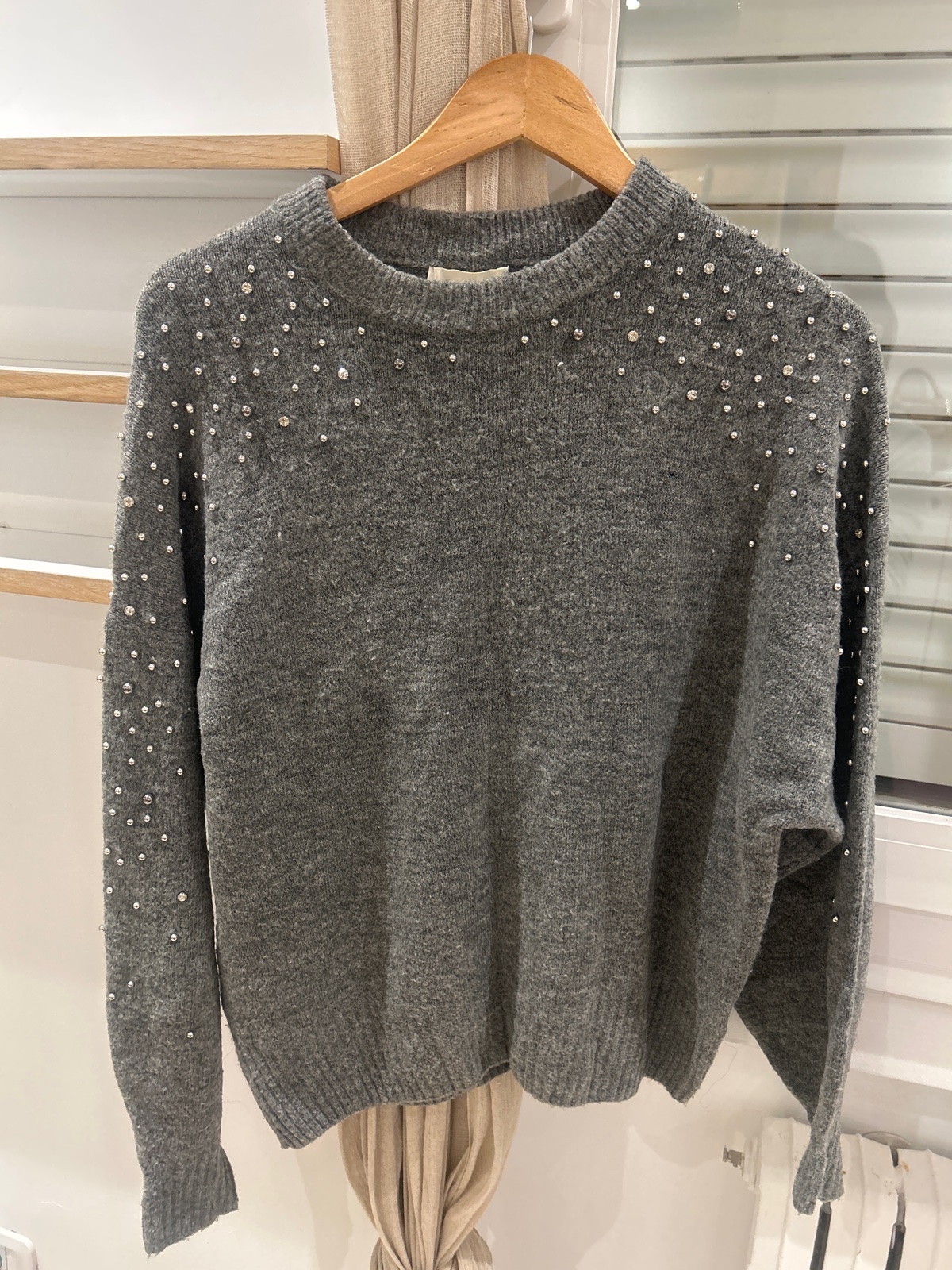 Pull gris a perles 