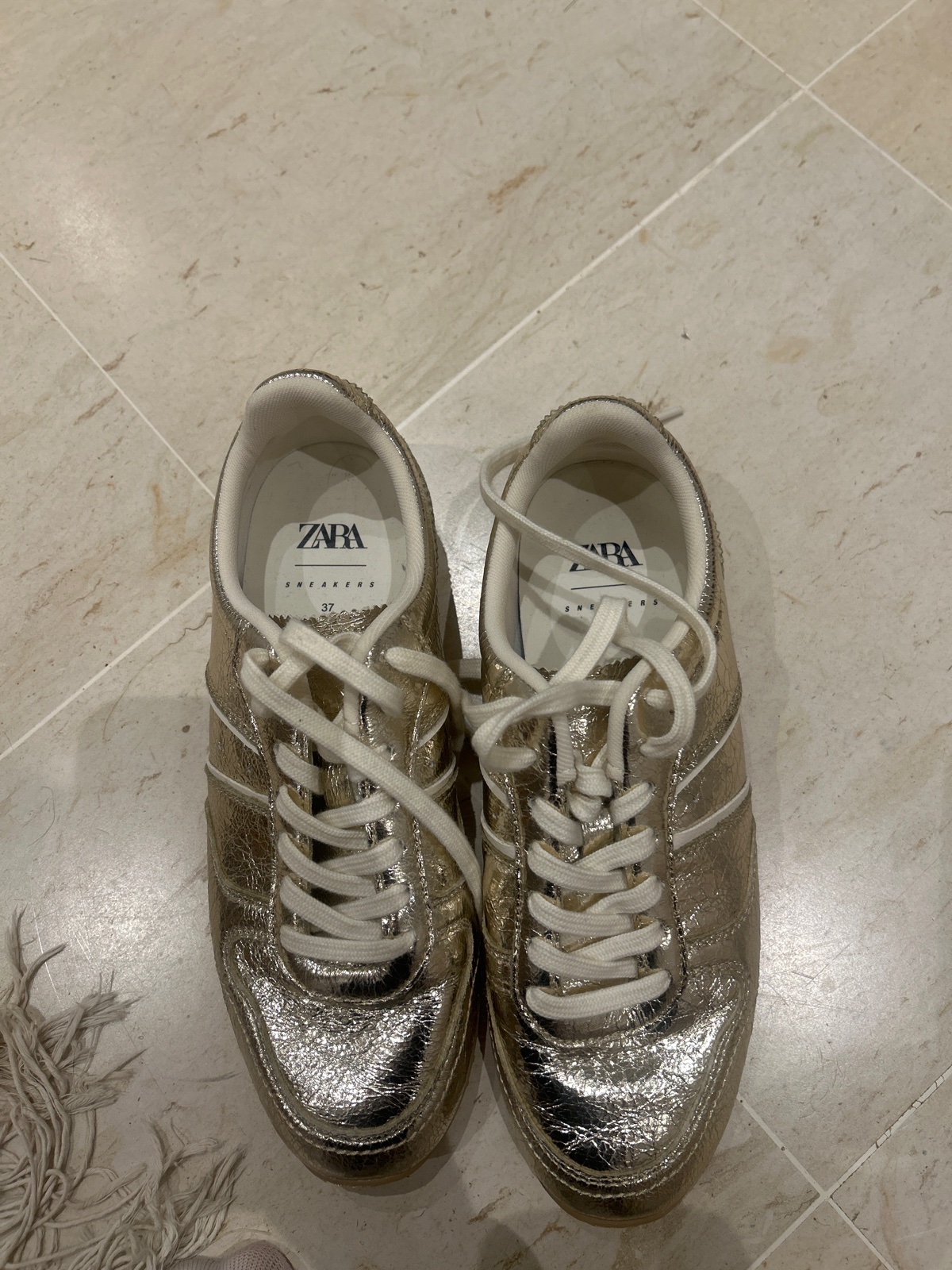Sneakers dorees zara 