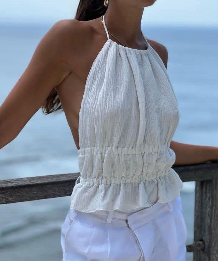 Haut blanc dos nu