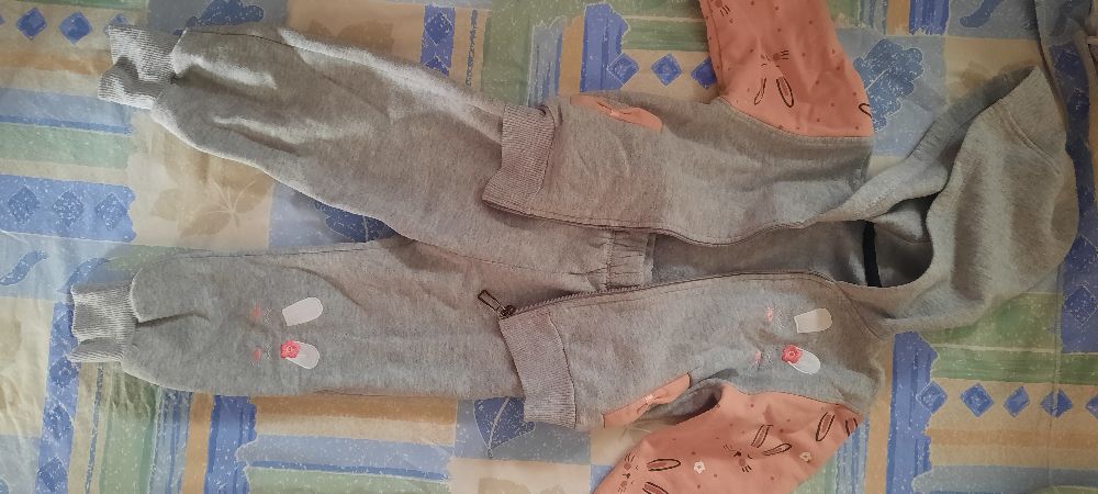 jogging gris rose 2 ans ydaffi très  joli